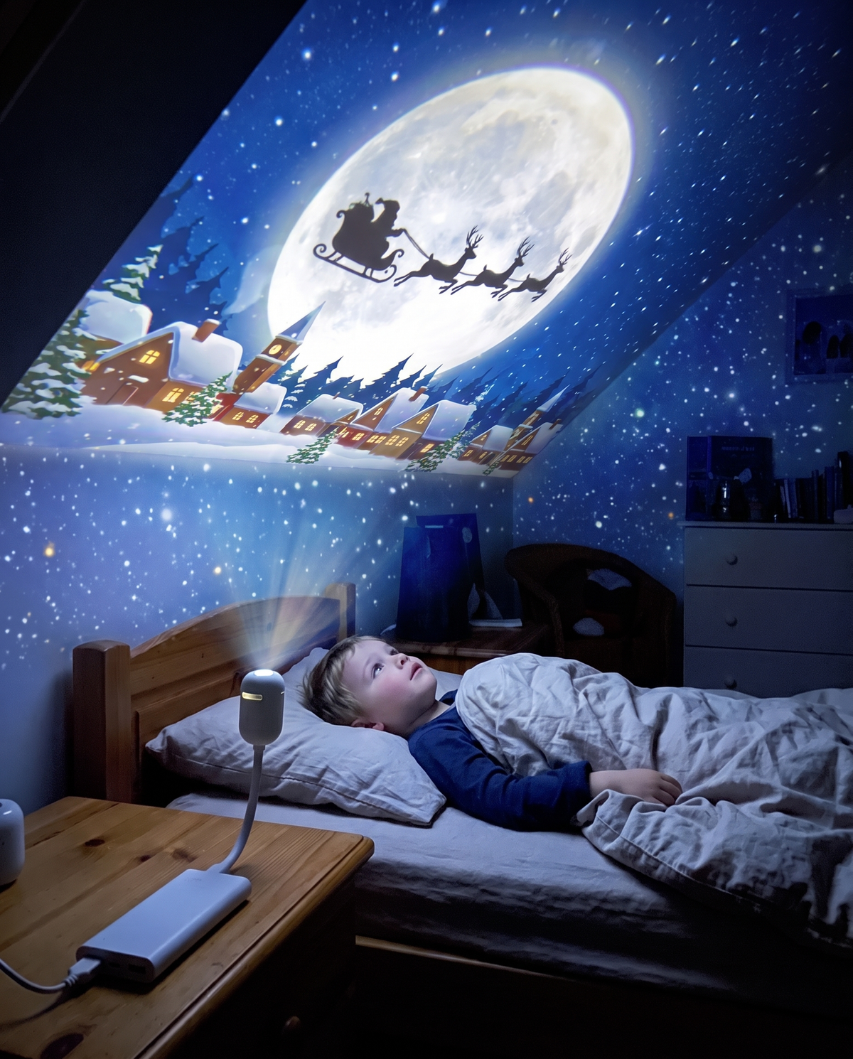 Le traîneau du Père Noël projeté sur tout le plafond de la chambre